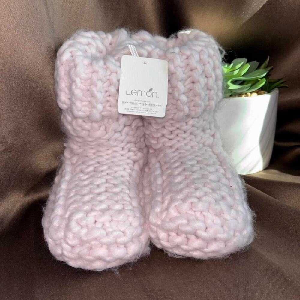 Anthropologie lemon size 5-7 pink chunky knit slippers with gripper bottoms